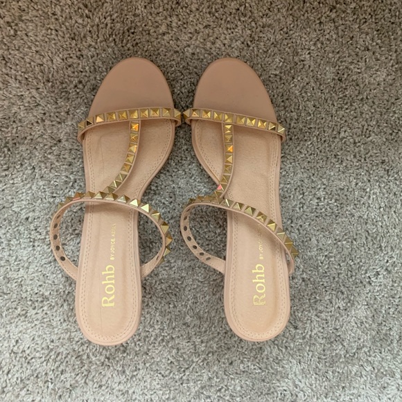 Elegant stud embelished summer sandals. 8 1/2. Peach color. Mid heel - Picture 4 of 5